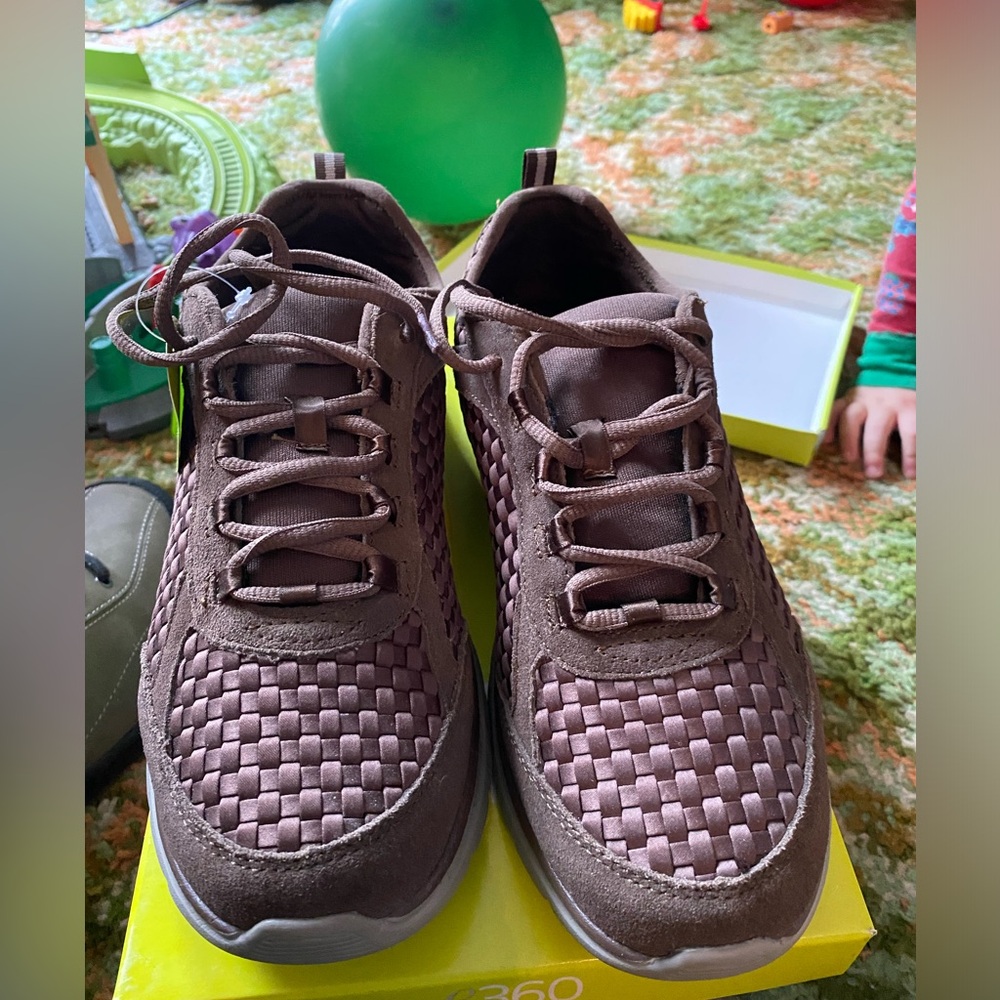 Easy spirit light brown gorgeous shoe